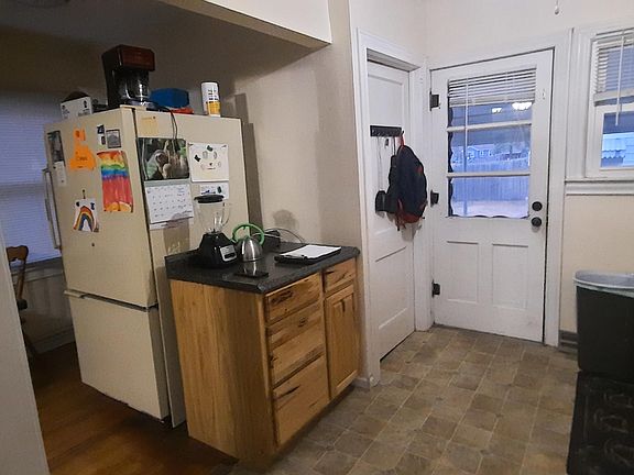 5th image of 657 N Benton Ave