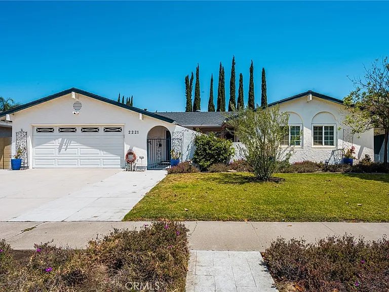2221 E Viking Ave — Photo 4