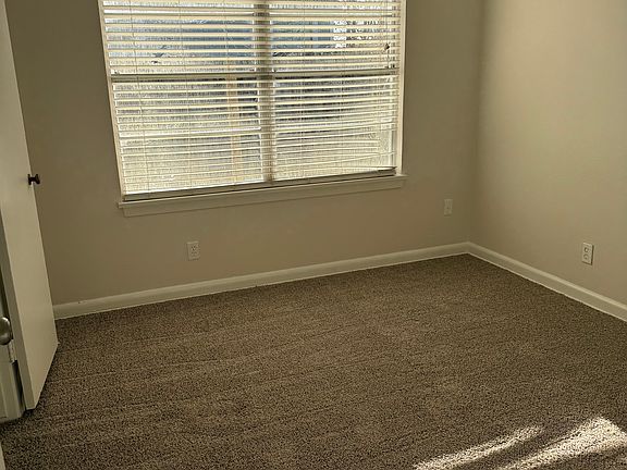 3rd image of 213 Mayhaw Dr