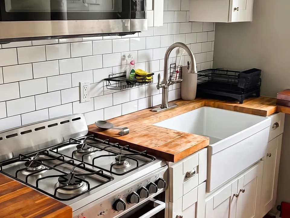 Functional, fully equipped kitchen