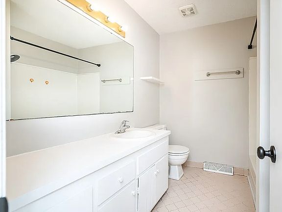 5th image of 513 Old Central Rd #2