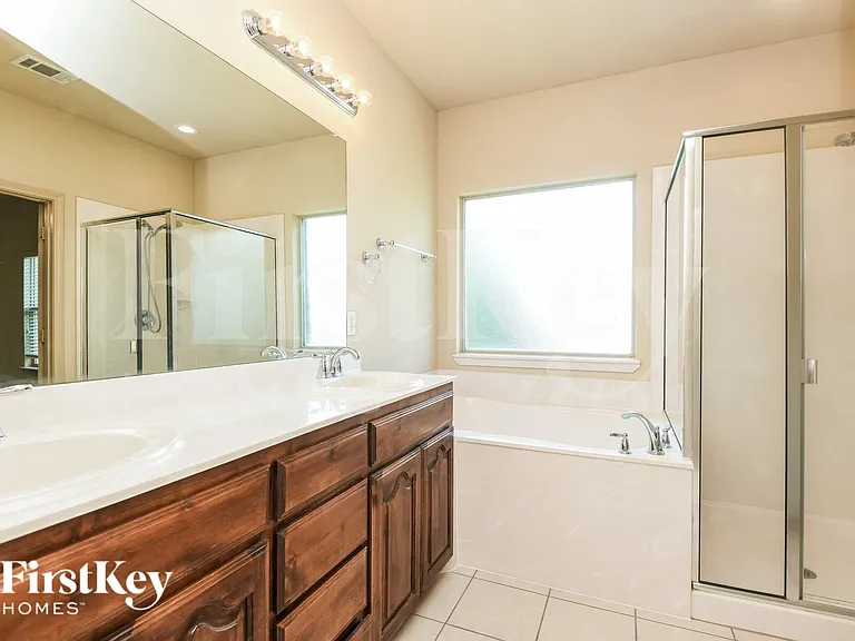 1013 Jodie Dr — Photo 10