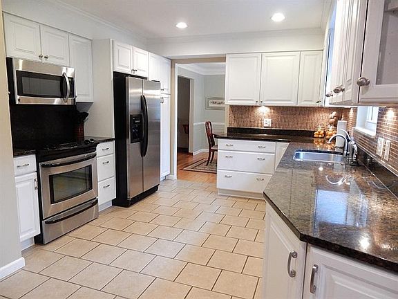 5th image of 9222 Yellowwood Dr