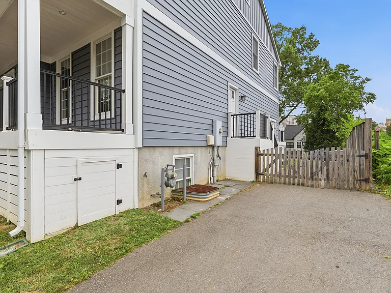 809 N Buchanan St — Photo 32