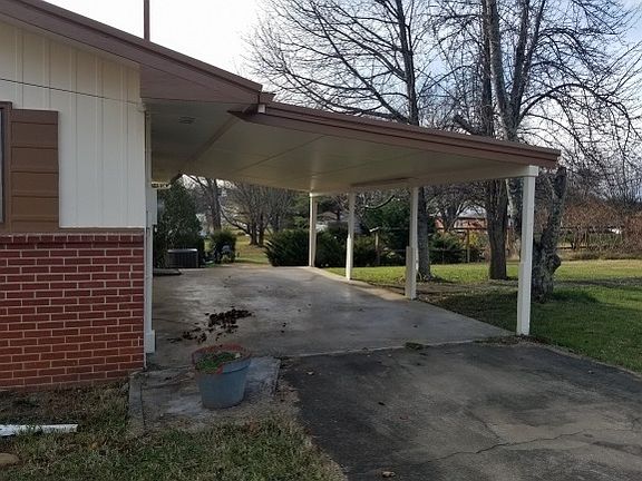 5th image of 10 Bobbie Ave