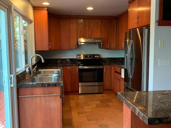 818 Magellan Ln, Foster City, CA 94404