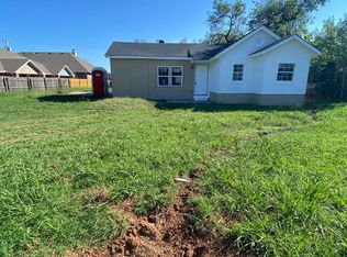 226 NE 3rd St, Moore, OK 73160