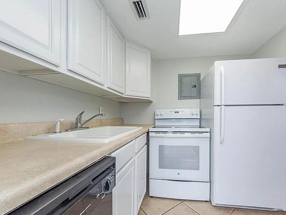 5th image of 527 Royal Palm Blvd #G5