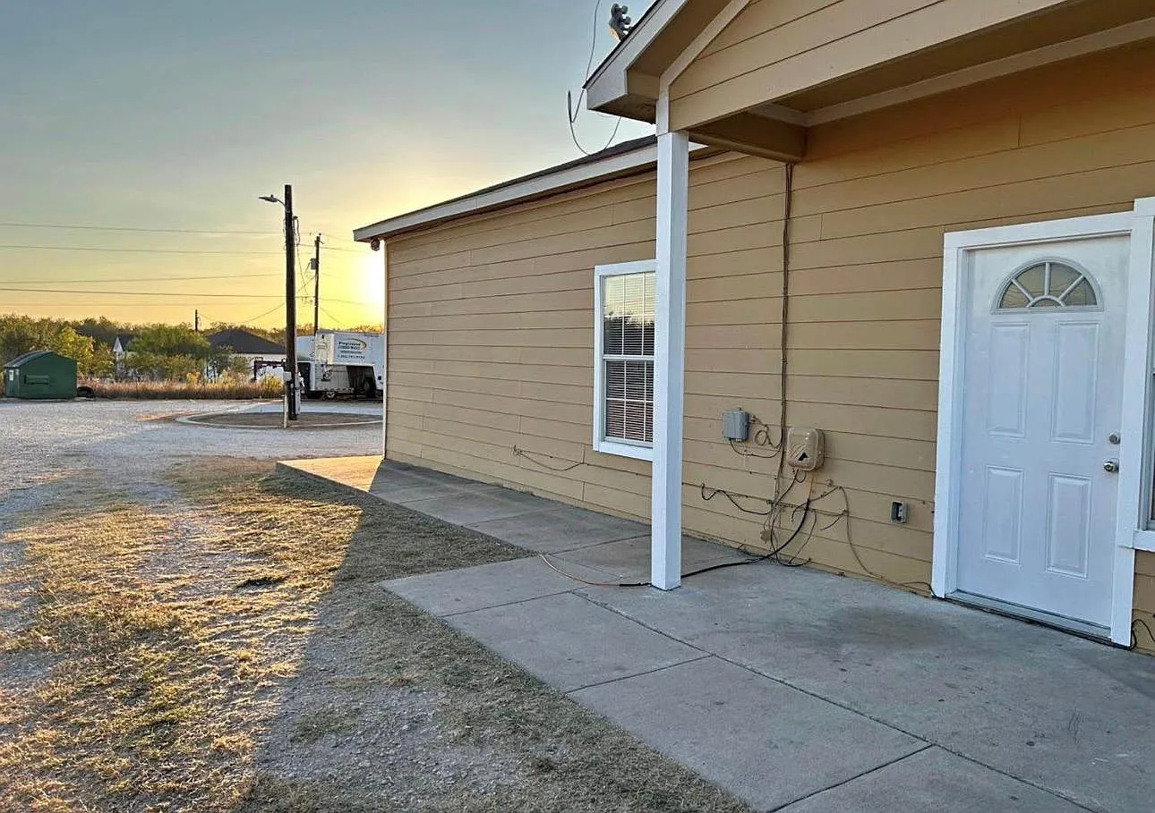 2 bed, 2.0 bath, 1600 sqft, $1,600 — Photo 1