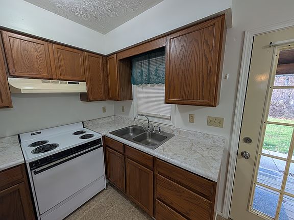 4th image of 1008 8th Ave #B