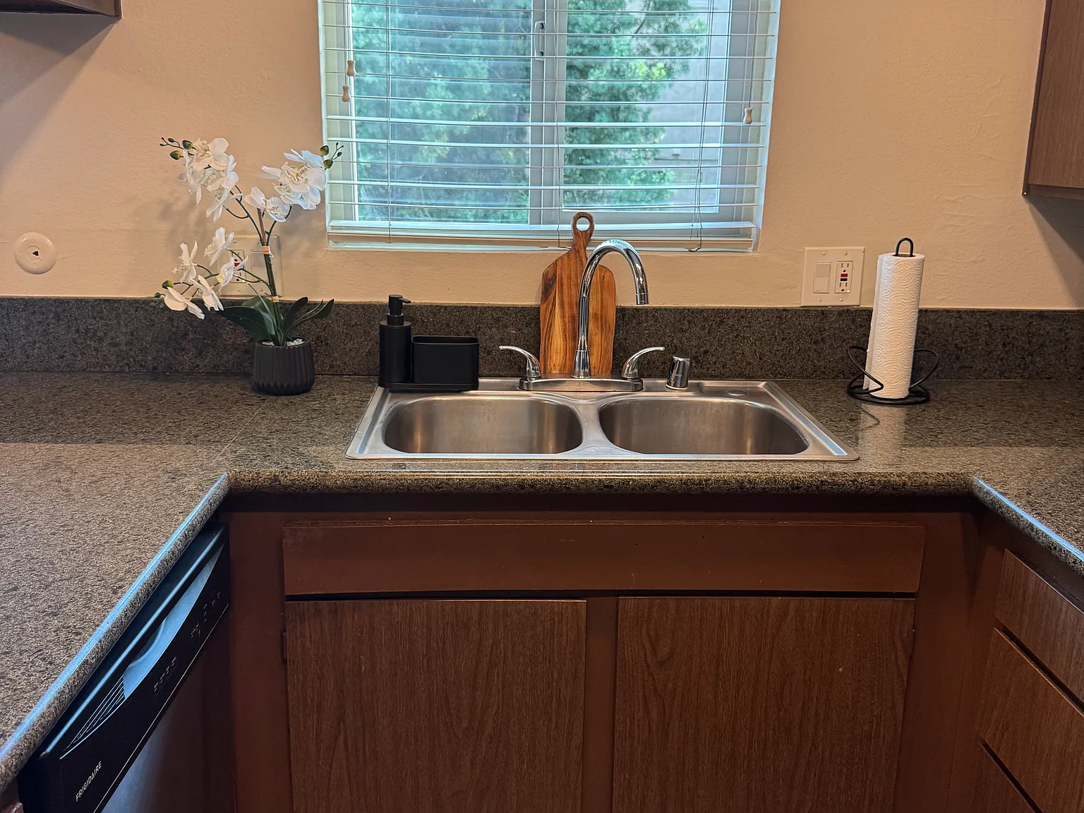 2 bed, $2,725 — Photo 3
