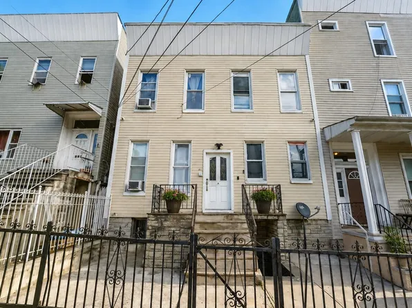 122 Hutton St APT 2R, Jersey City, NJ 07307