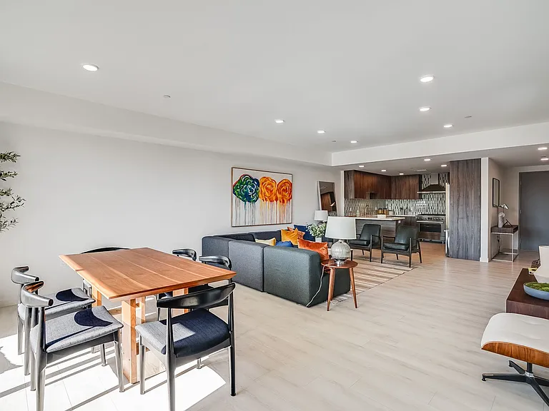 1021 S Shenandoah St — Photo 3