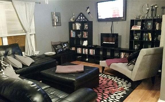 4th image of 5821 Sandhurst Ln #C
