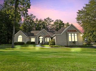 2290 Stonebrook Ln, Flushing, MI