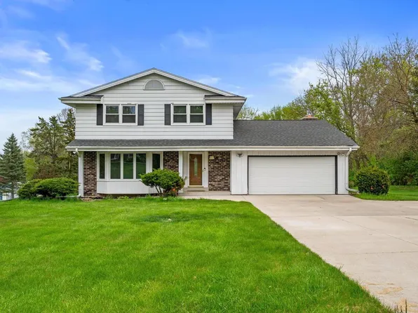 W256N5754 North Hill DRIVE, Lisbon, WI 53089