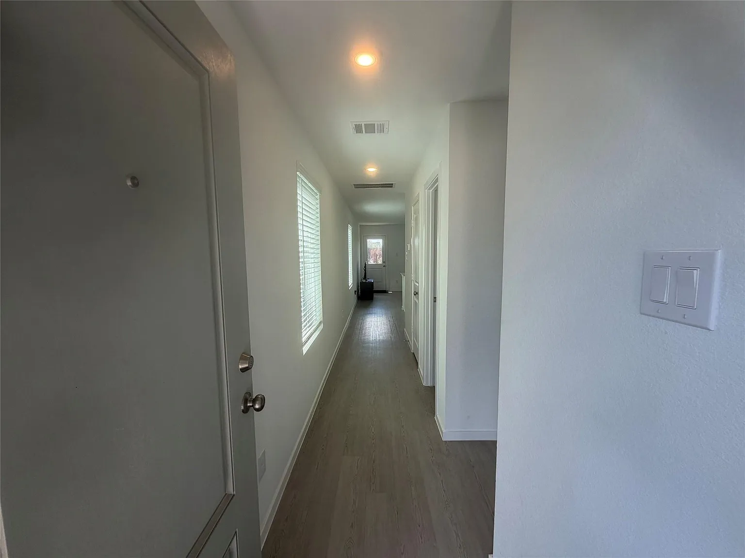 3 bed, 2.5 bath, 1294 sqft, $1,600 — Photo 4