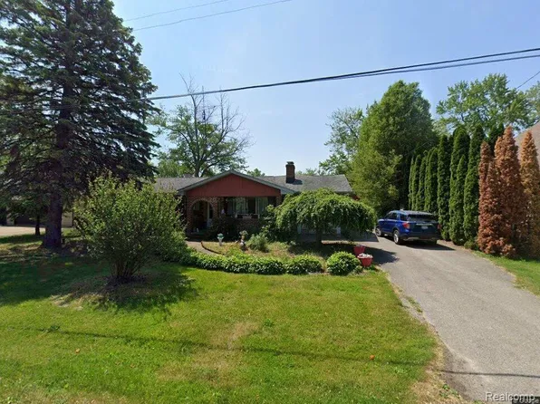 1991 Creston Dr, Erie, MI 48133