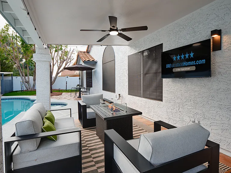 Out door family room w/fire table