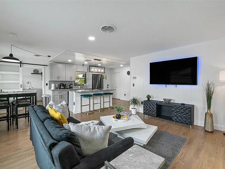 2911 Conway Gardens Rd — Photo 5