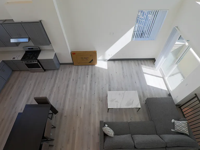 1180 W 37th Pl — Photo 7