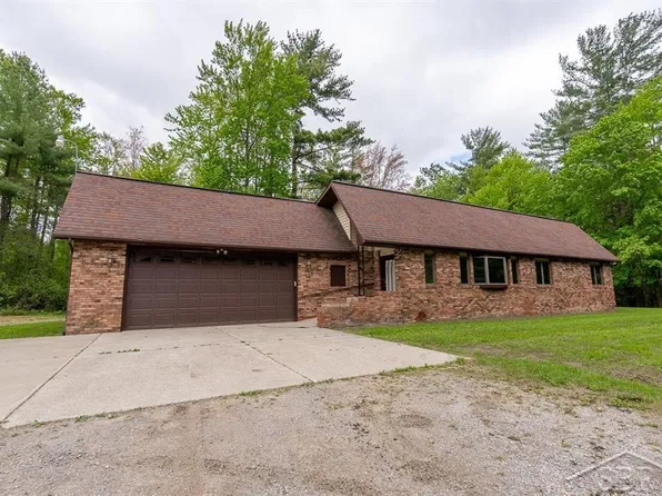 6568 N Sandy Ridge Dr, Hope, MI 48628