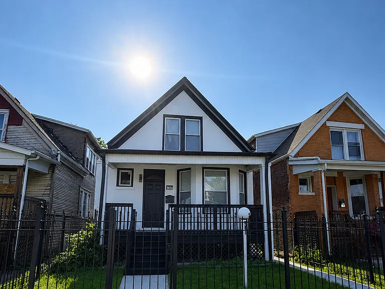 6607 S Oakley Ave #1 — Photo 1