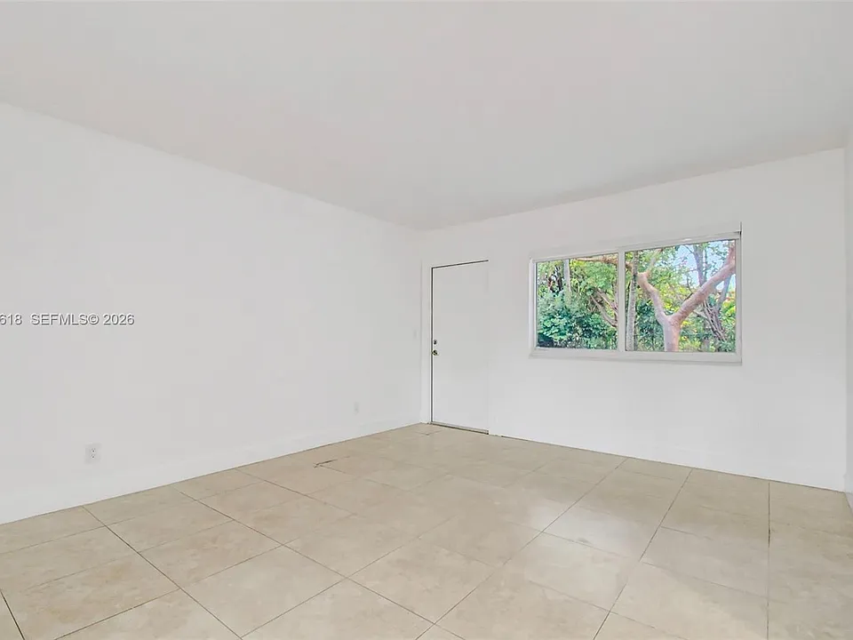 407 SE 9th Ct #1