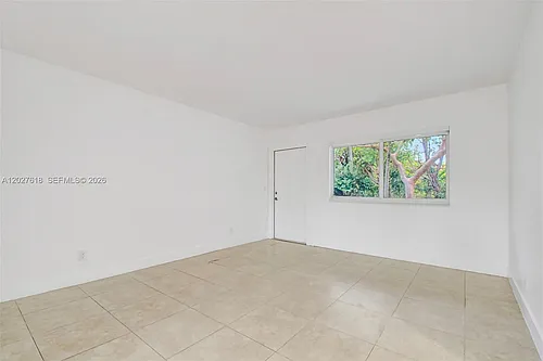 407 SE 9th Ct #1 Photo 1