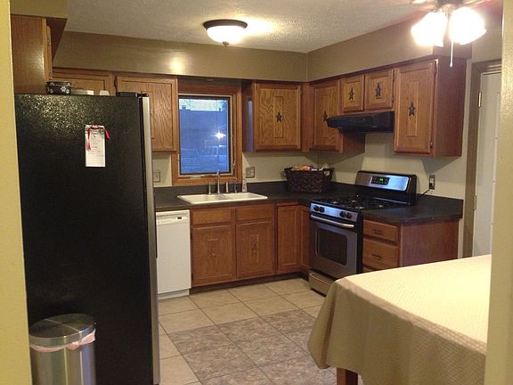 4th image of 303 E Hall St