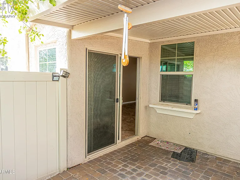 2162 W Scully Dr — Photo 33