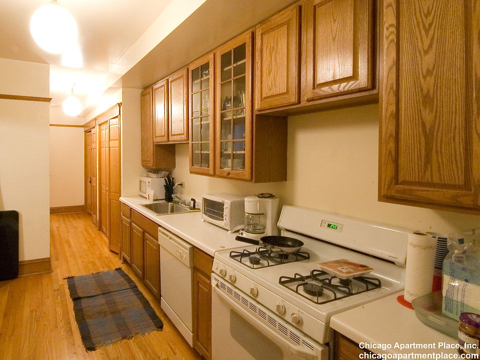 1st image of 3824 N Sheffield Ave #G