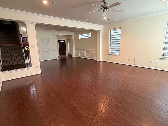 5th image of 1048 W 26th St