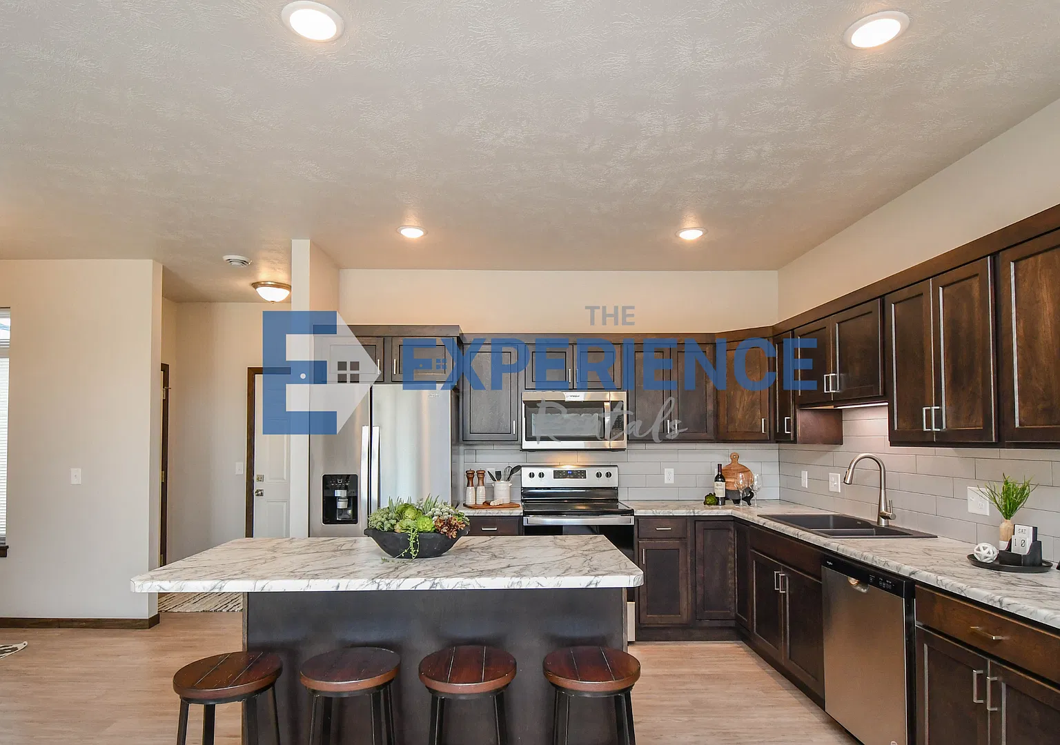 Spacious 3-Bedroom End-Unit Townhome on Sioux Falls' East Side! — Photo 2