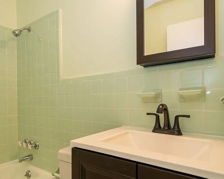 1600 N Alston Ave — Photo 3