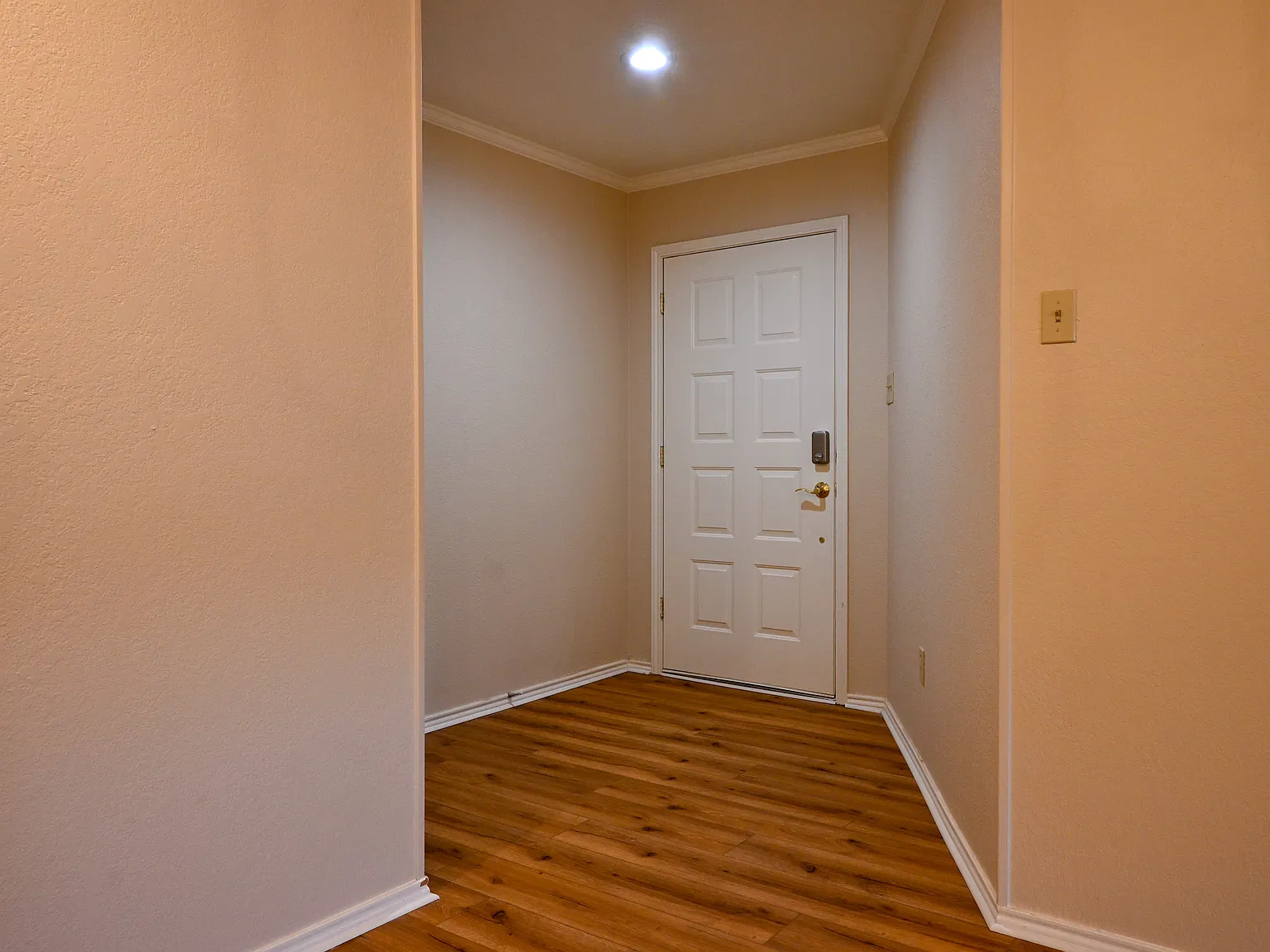 4 bed, 2.5 bath, 1924 sqft, $2,500 — Photo 2