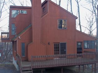 488 Apley Dr, Bushkill, PA 18324