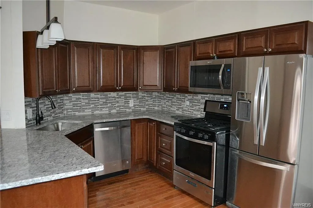 Kitchen - 16 Inwood Pl #2