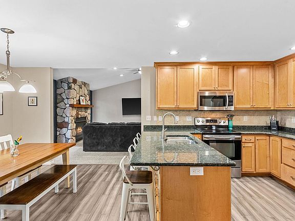 4th image of 4790 EMERALD LANE