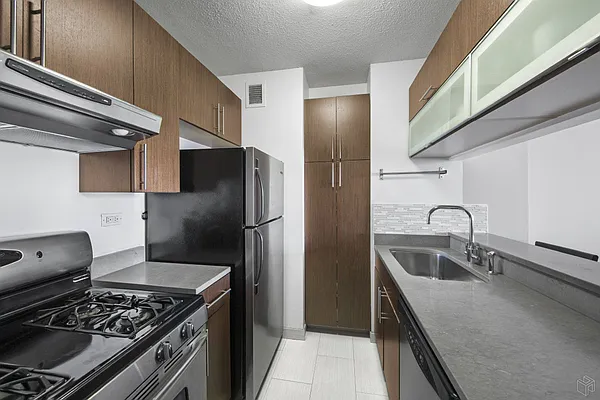 Rented by Halstead Real Estate | media 13