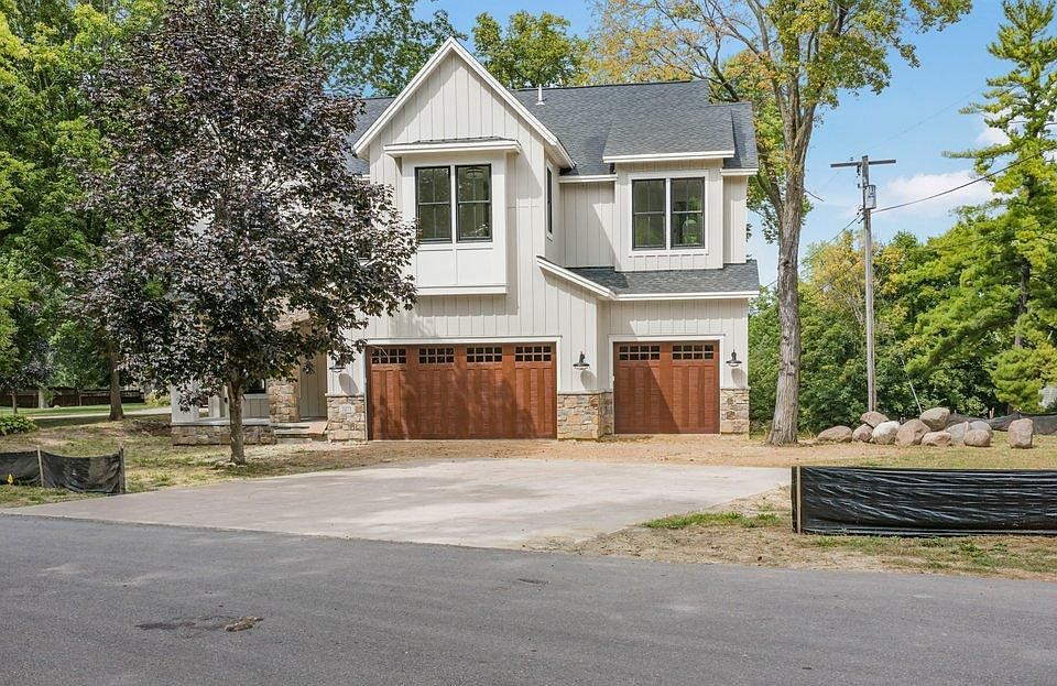 1st image of 3271 Casco Cir