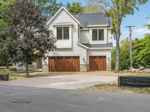 3271 Casco Cir, Wayzata, MN 55391
