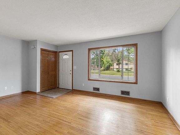 5th image of 3684 Prairie Rd