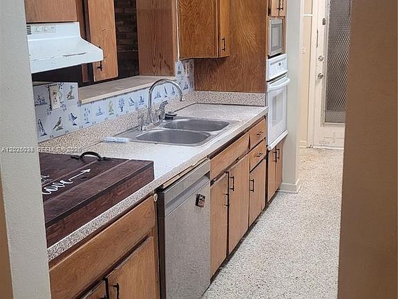 4th image of 19641 Belview Dr