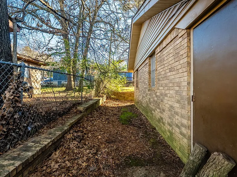 6104 Meadowbrook Ln — Photo 5