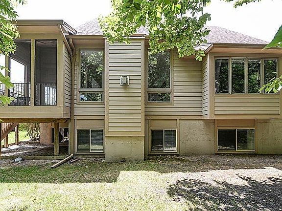4th image of 4685 Sawgrass Dr E