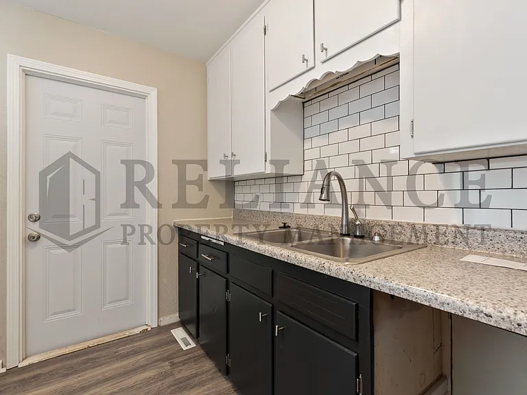 1562 Floberta St — Photo 11