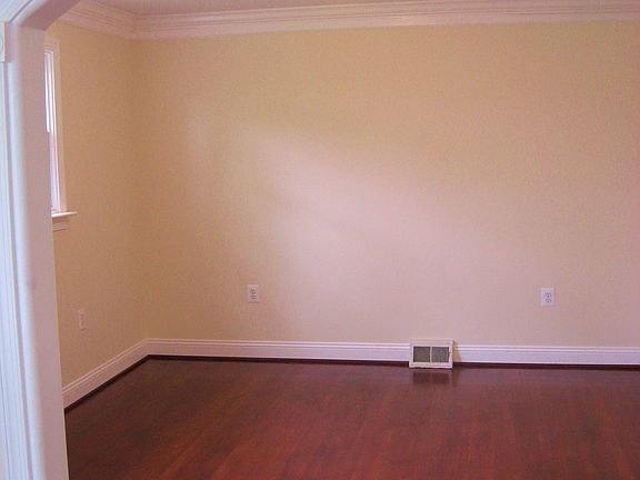 Dining Room notice the arched doorway