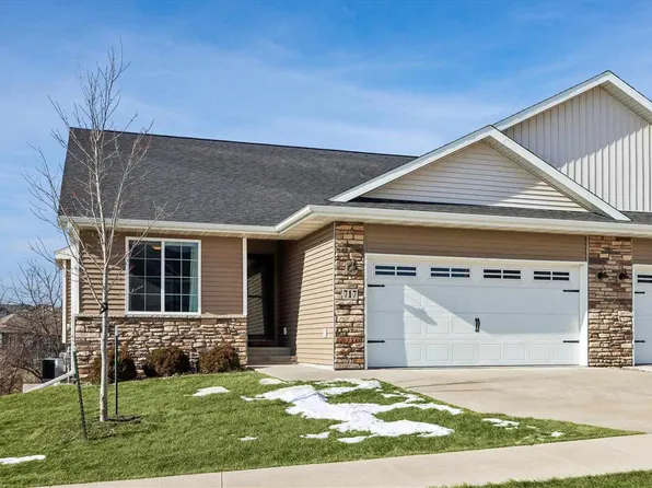 717 Hillside Dr, Tiffin, IA 52340