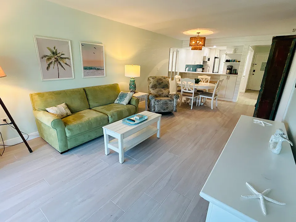 1318 S Miramar Ave #103